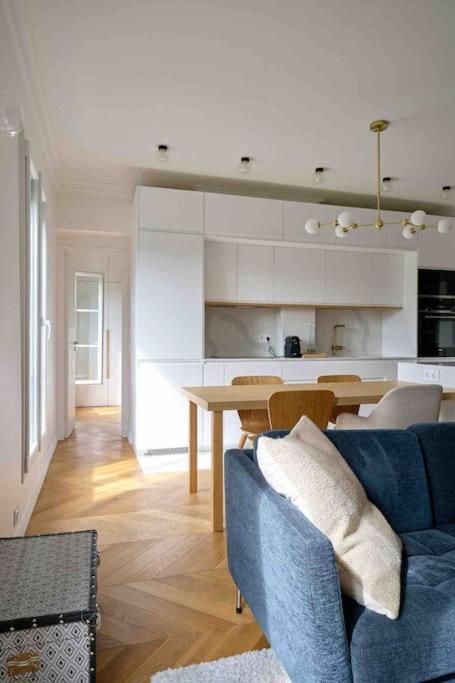 Appartement Marais - Parents Suite & Kids Room With Park View Parijs
